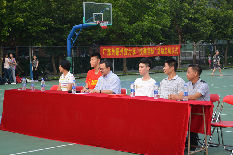 出席活动领导嘉宾