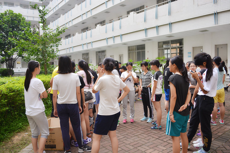 体测时候大概是所有女孩最不注意形象的时候吧,但你们不知道,这是你们最美的时候。