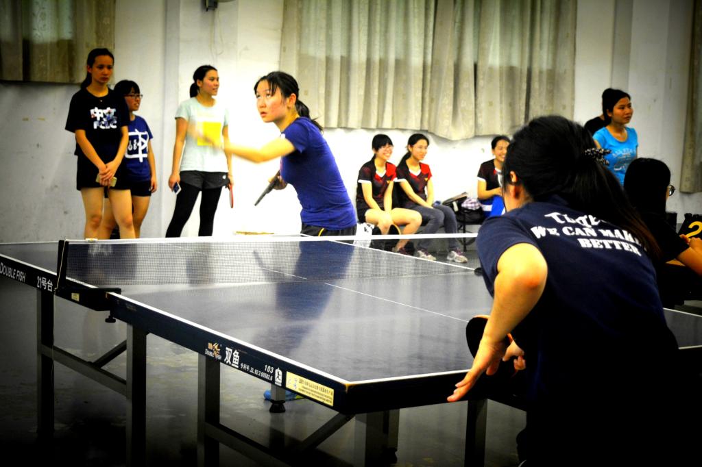 全神贯注地比赛