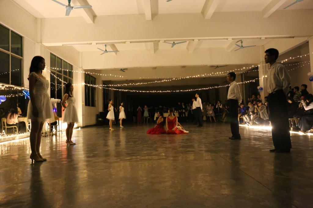 今年的新年舞会已经成功落下帷幕,以后的每年十二月,我们不见不散